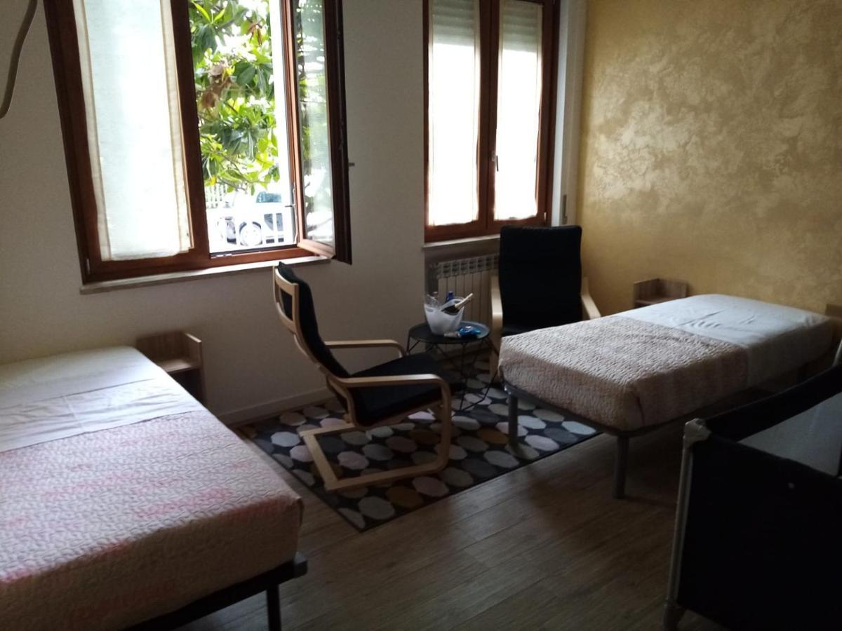 Emmanueli65 Fronte Clinica Per 5 Matrimoniale 2 Singoli 1 Divano Letto Placência Exterior foto