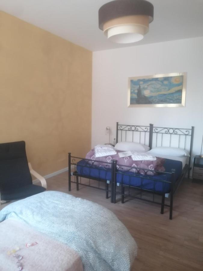 Emmanueli65 Fronte Clinica Per 5 Matrimoniale 2 Singoli 1 Divano Letto Placência Exterior foto
