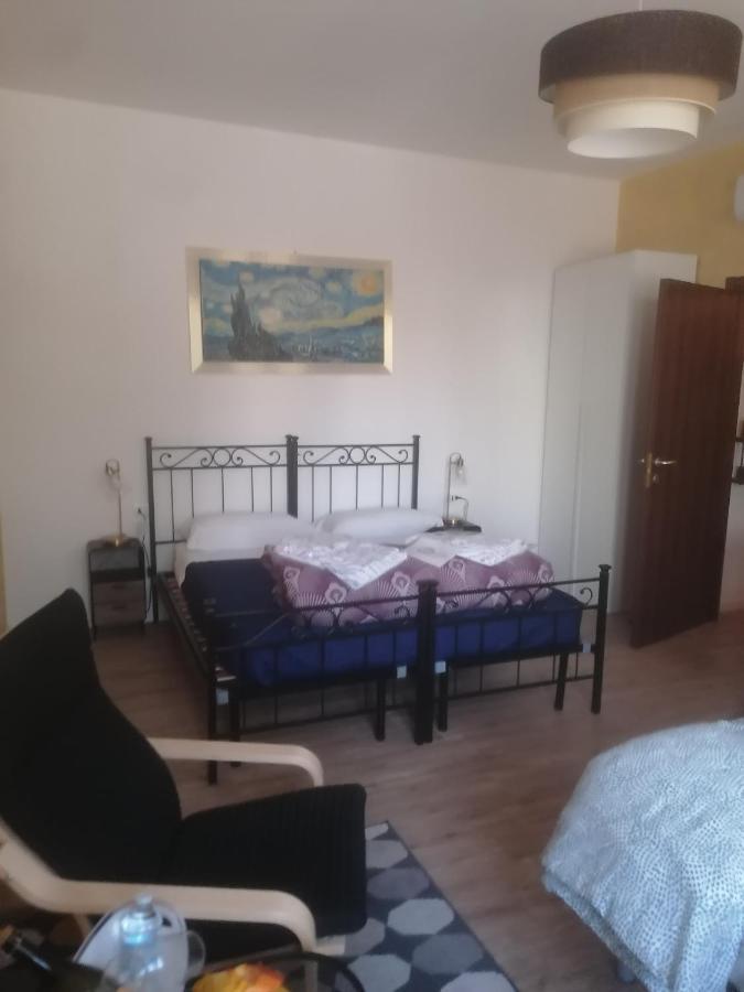 Emmanueli65 Fronte Clinica Per 5 Matrimoniale 2 Singoli 1 Divano Letto Placência Exterior foto